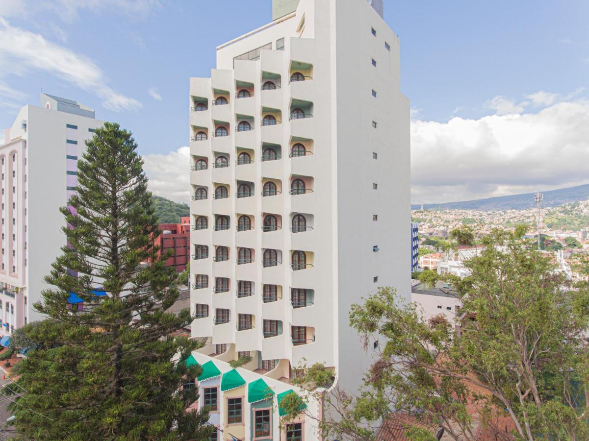 Hotel Plaza Del Libertador テグシガルパ エクステリア 写真