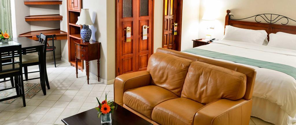 Hotel Plaza Del Libertador テグシガルパ エクステリア 写真