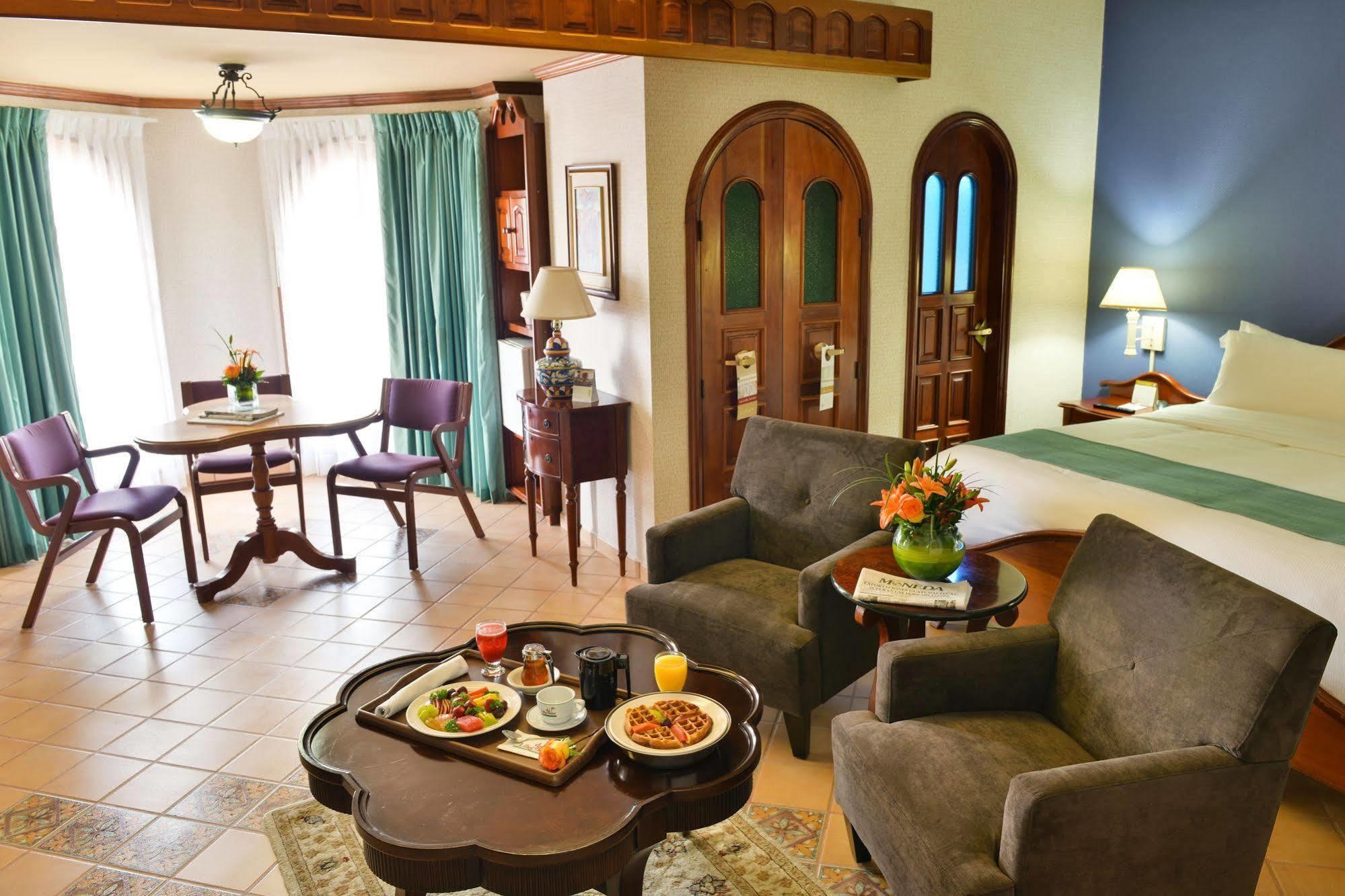 Hotel Plaza Del Libertador テグシガルパ エクステリア 写真